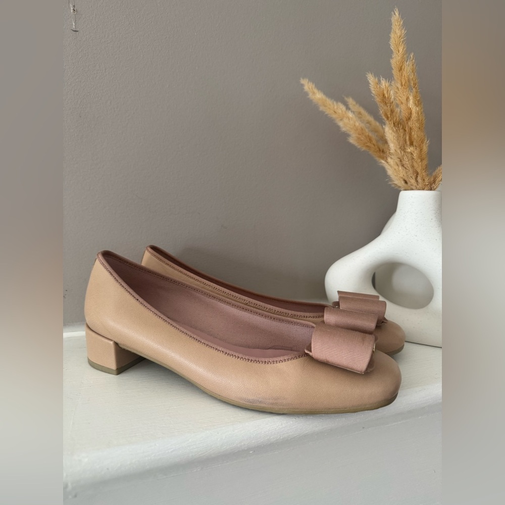 Pretty Ballerinas Cream & Khaki Ladies Ballet Flats with Bows Size 37 EU